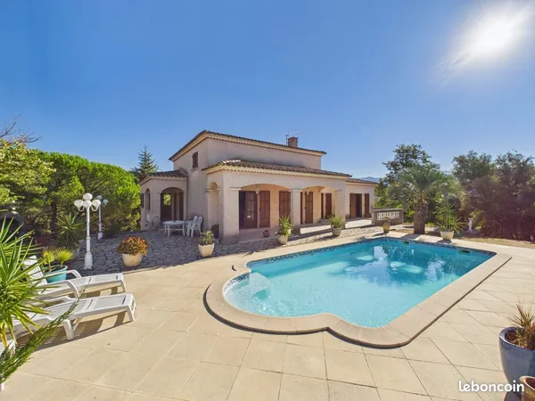 Villa 5 pièces 150 m²