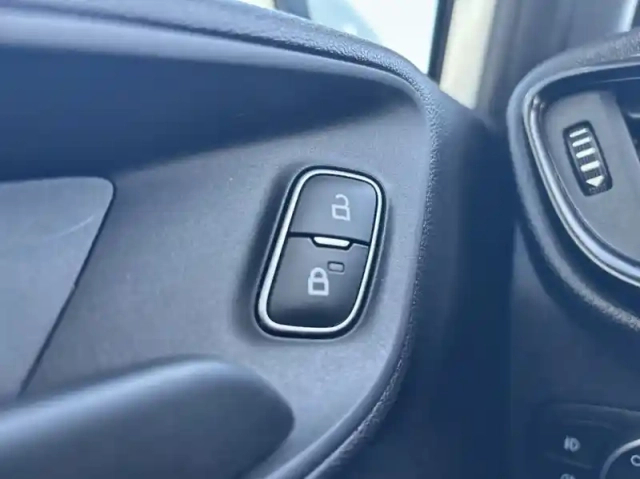 Ford Fiesta 1.0 ecoboost 95ch connect business nav 5p — photo 30