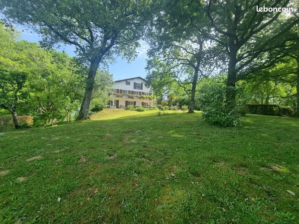 Maison 10 pièces 282 m²