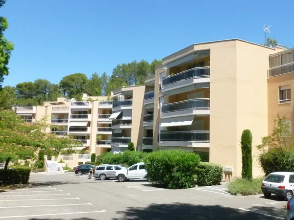 APPARTEMENT 4-5 PIÈCES ± 114m2 A CARNOUX 13470