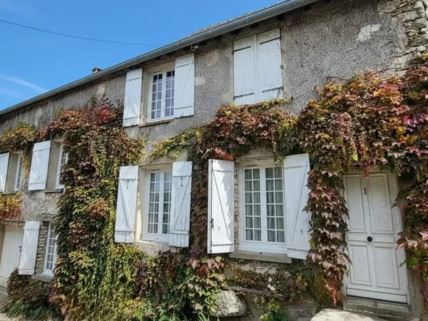 Maison ancienne pleine de charme avec jardin et potentiel