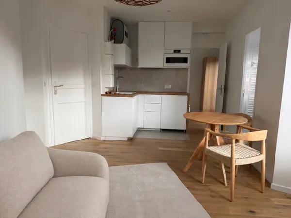 Paris 17e - Loue 2 pièces meublé refait à neuf, 2 balcons (27m2) - 1 400 € CC