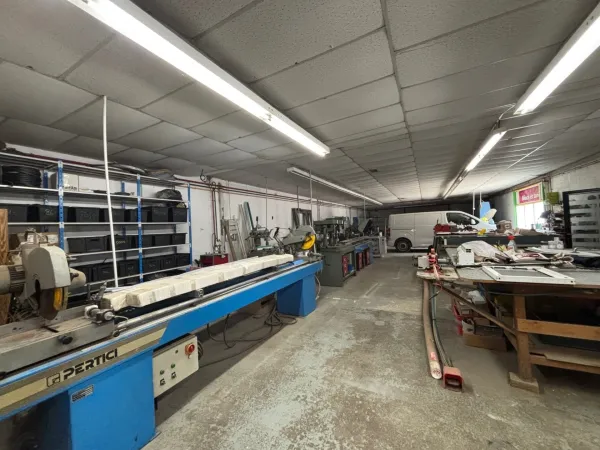 Local professionnel 2 pièces