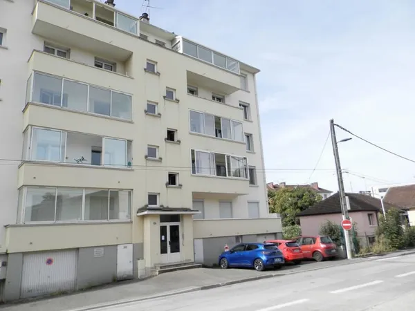 VENTE : LONS-LE-SAUNIER (39 JURA), À VENDRE APPARTEMENT TRAVERSANT TYPE 3 DE 75.74 M² AVEC LOGGIA, G