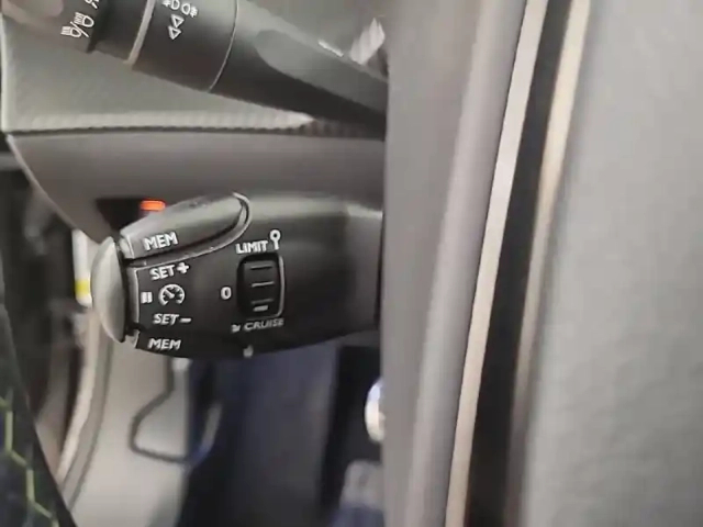 Peugeot 2008 puretech 130 s&amp;s bvm6 — photo 20