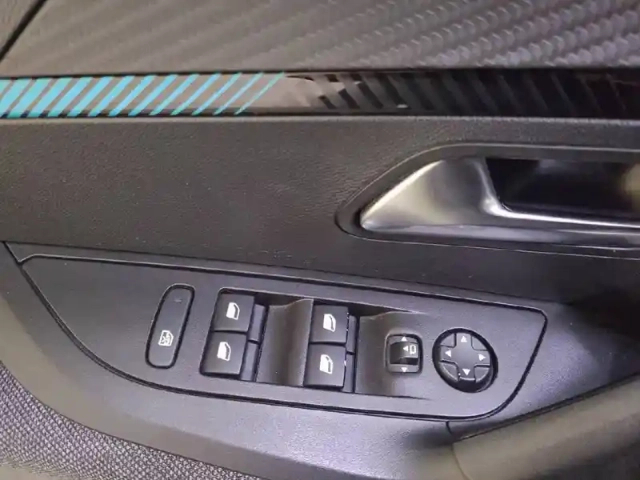 Peugeot 2008 puretech 130 s&amp;s eat8 — photo 31