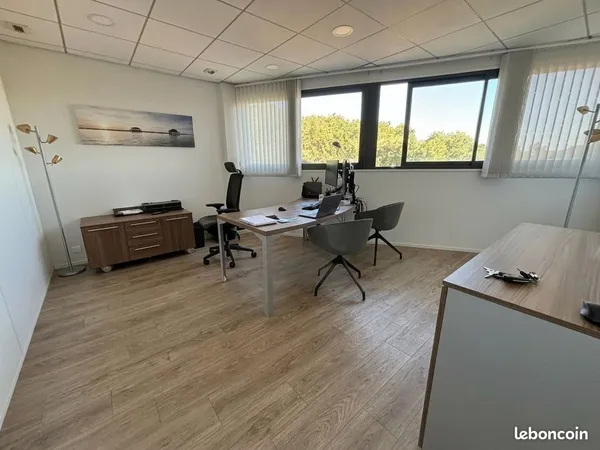 Bureaux 307m2 axe principal