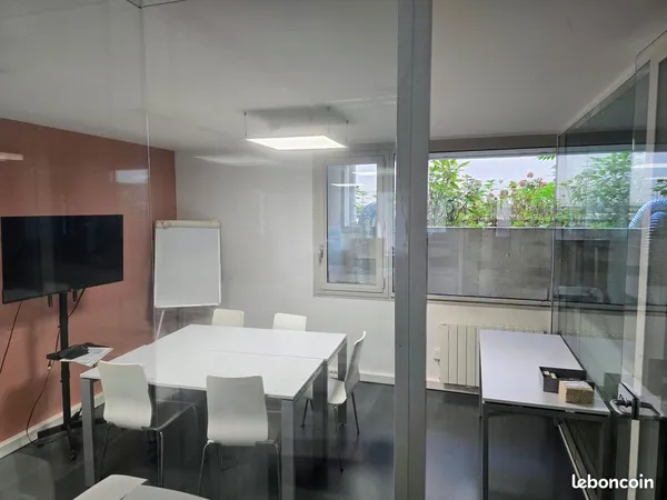 Bureau 15,5m² — Vue cour intérieure — Extensions possibles — Lyon 3e/7e