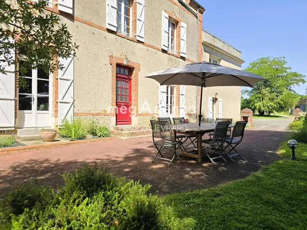 EVRON : Maison de maître élégante et performante