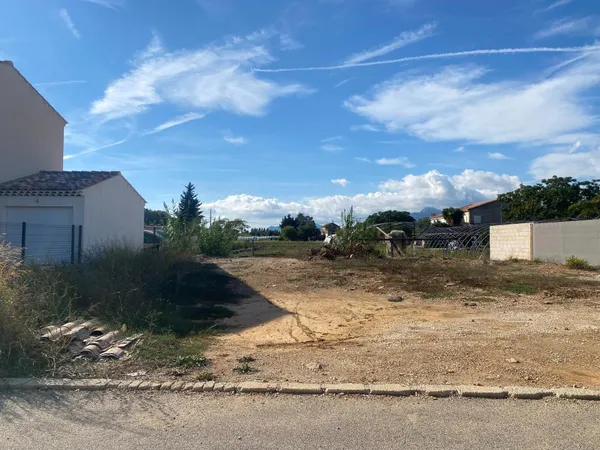Terrain constructible 414 m² - Lotissement privé et sécurisé
