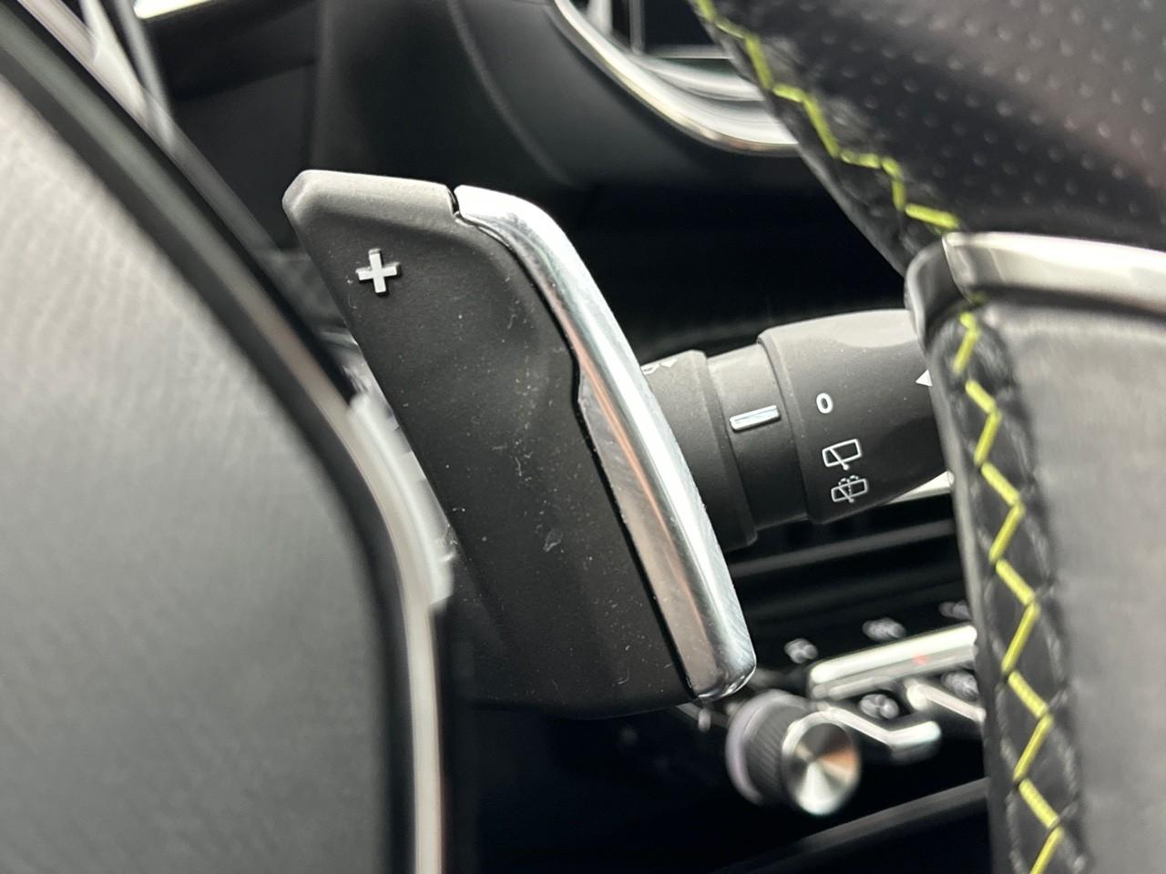 Peugeot 2008 puretech 130 s&s eat8 gt pack — photo 18