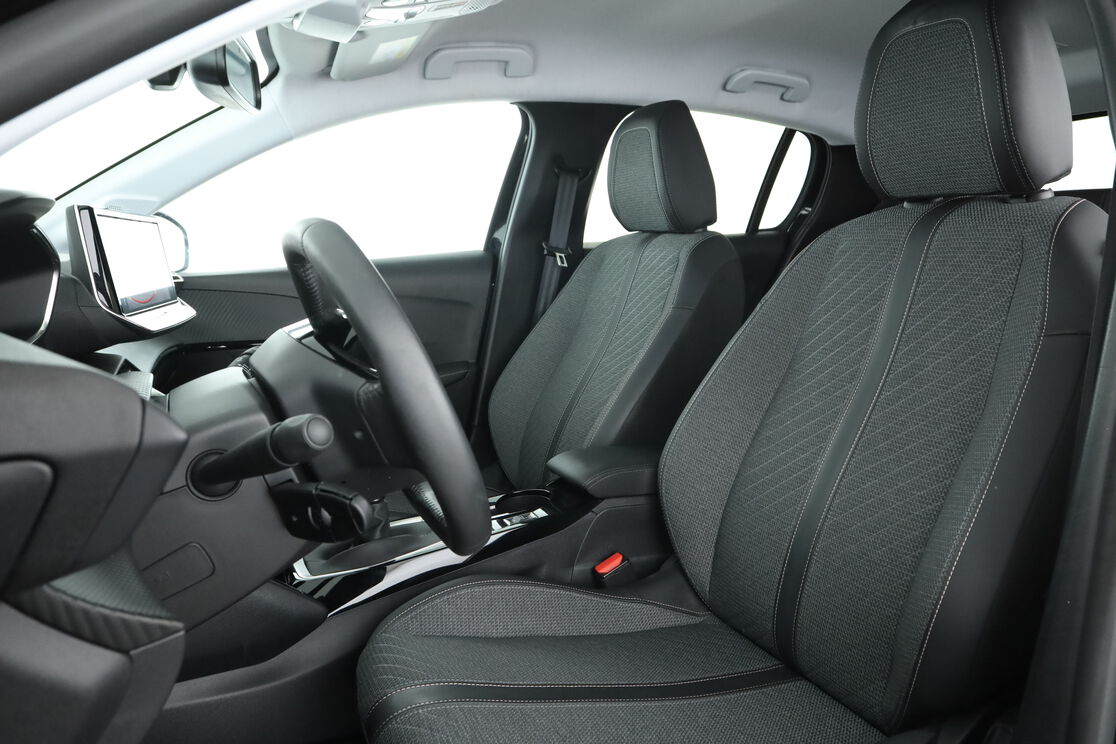 Peugeot 208 1.2 PureTech Allure — photo 9