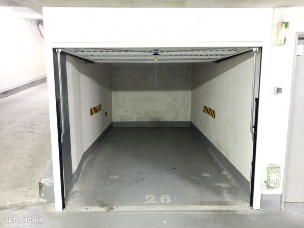 Box fermé sécurisé - proche BNF / métro ligne 14 (Paris 13e)
