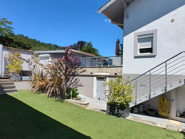 [ATYPIQUE] - Belle maison meublée familiale 7 pièces à Beynost