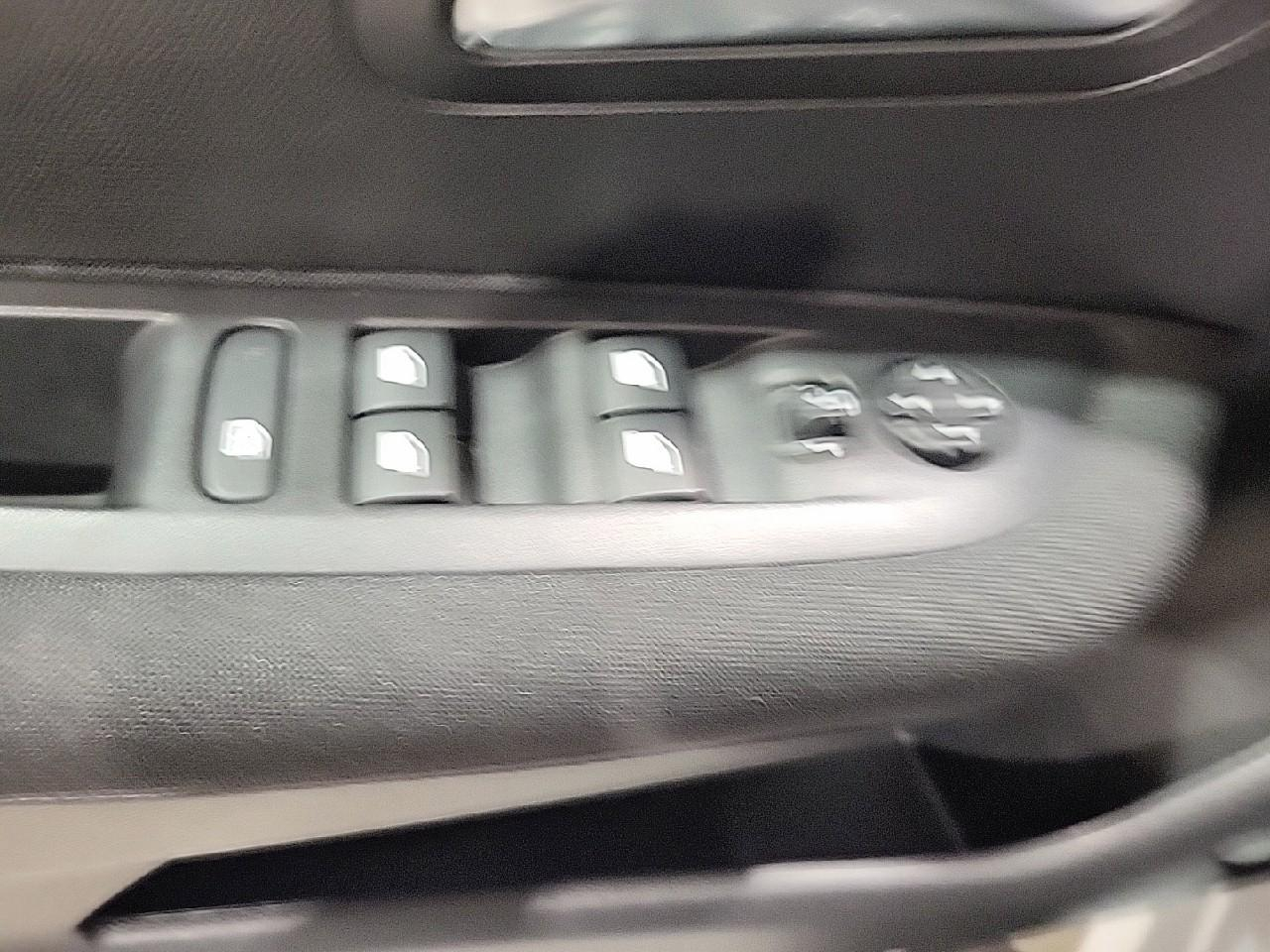 Peugeot 208 puretech 100 s&s eat8 active pack — photo 23