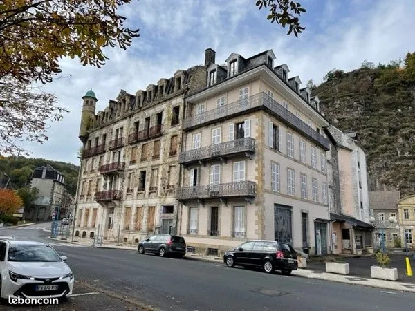 La Bourboule — Immeuble entier à diviser en 9 lots, angle av. Foch