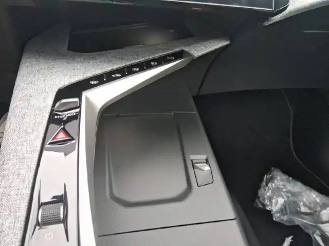 Peugeot 3008 plug-in hybrid 195 e-dcs7 — photo 21
