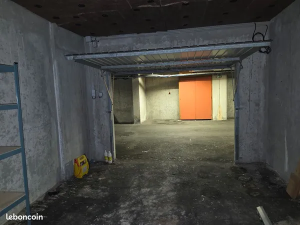 Parking/Box 21 m2 - Port des Minimes