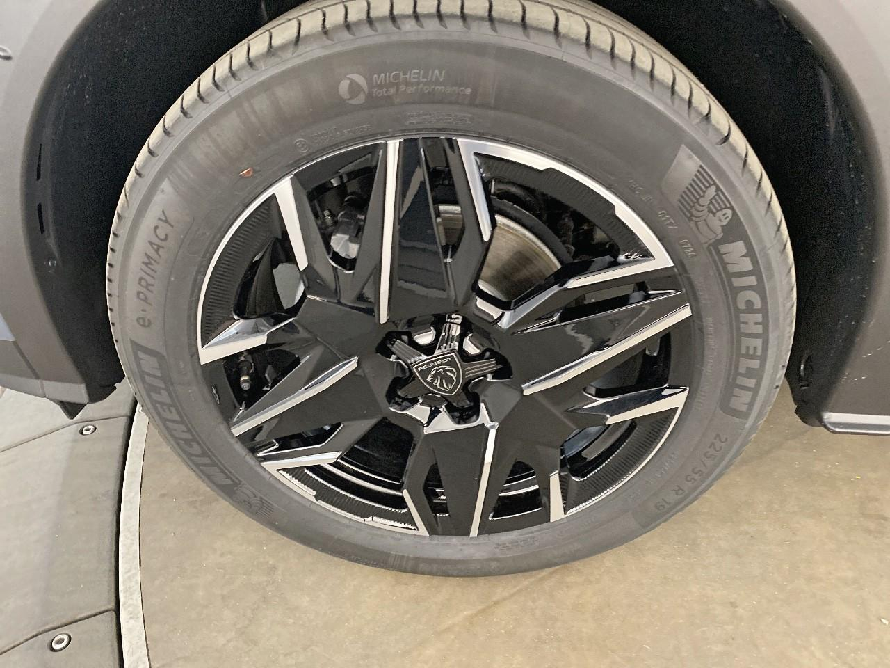 Peugeot 3008 hybrid 145 e-dcs6 gt — photo 11