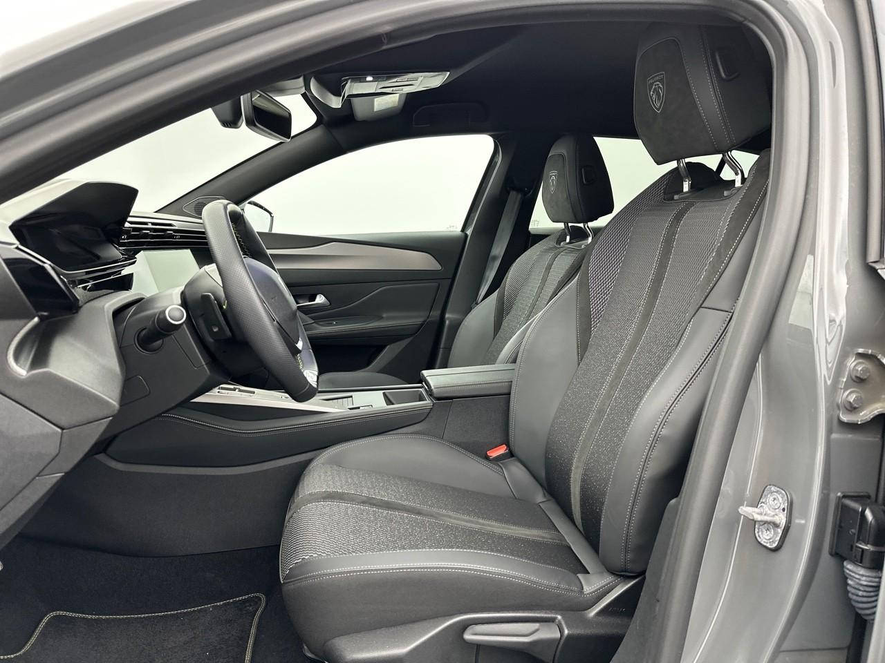 Peugeot 408 hybrid 145 e-dcs6 gt — photo 9