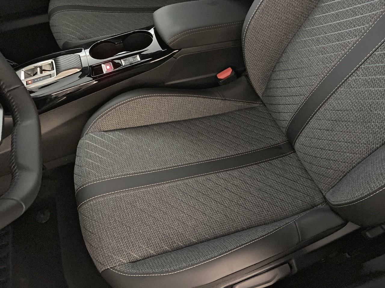 Peugeot 2008 hybrid 145 ch e-dcs6 allure — photo 9