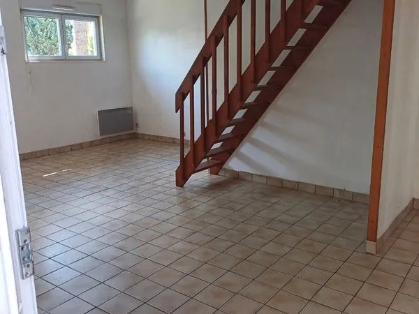 Appt T2 - cour - centre ville Cozes