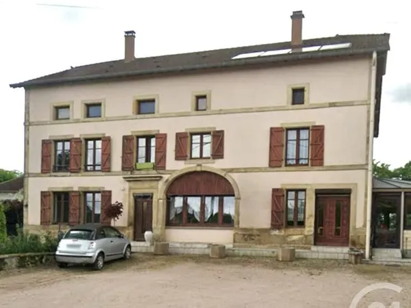 Maison 10 pièces 365 m²