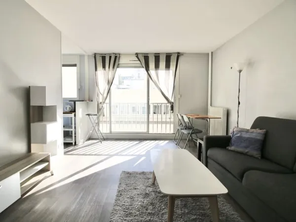 A LOUER STUDIO MEUBLÉ - AVEC PARKING - Paris XV