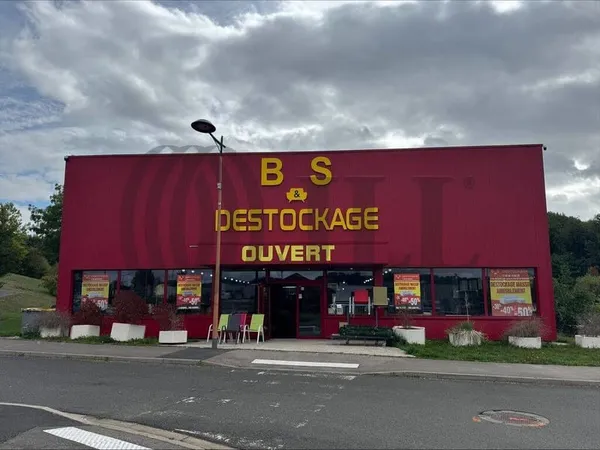 Local d'activité 1700 m²