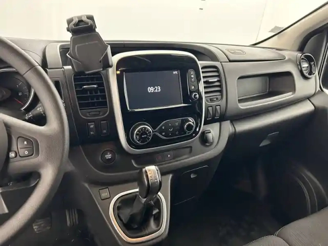 Renault Trafic fgn l1h1 1000 kg dci 170 energy edc — photo 48