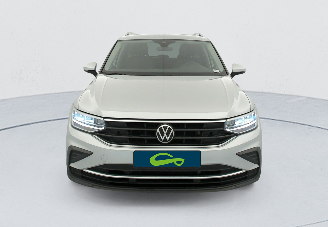 Volkswagen Tiguan — photo 8