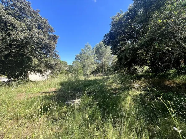 Terrain 910 m²