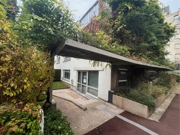 Local professionnel 1580 m²