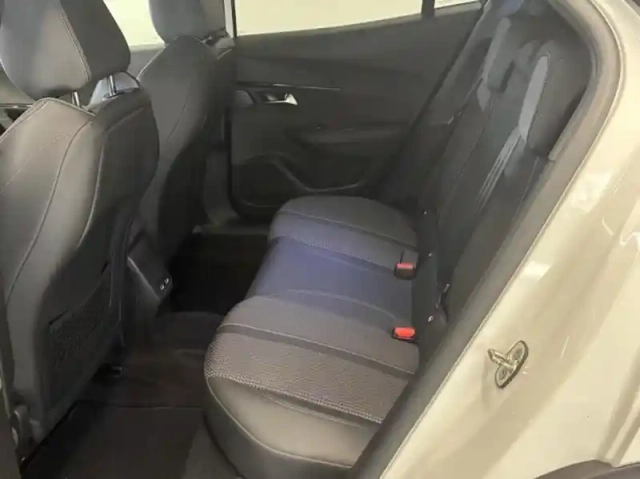 Peugeot 2008 e- 136ch gt pack — photo 6