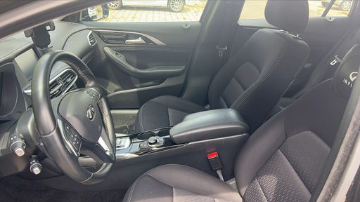 Infiniti Q30 2.2 D 170 7DCT - Luxe – 2018 – 113000 km – Diesel – Boîte Automatique — photo 6