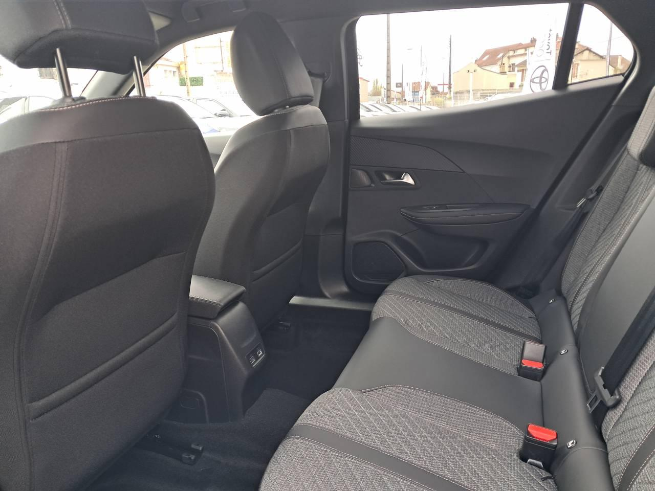 Peugeot 2008 hybrid 145 e-dcs6 allure — photo 8