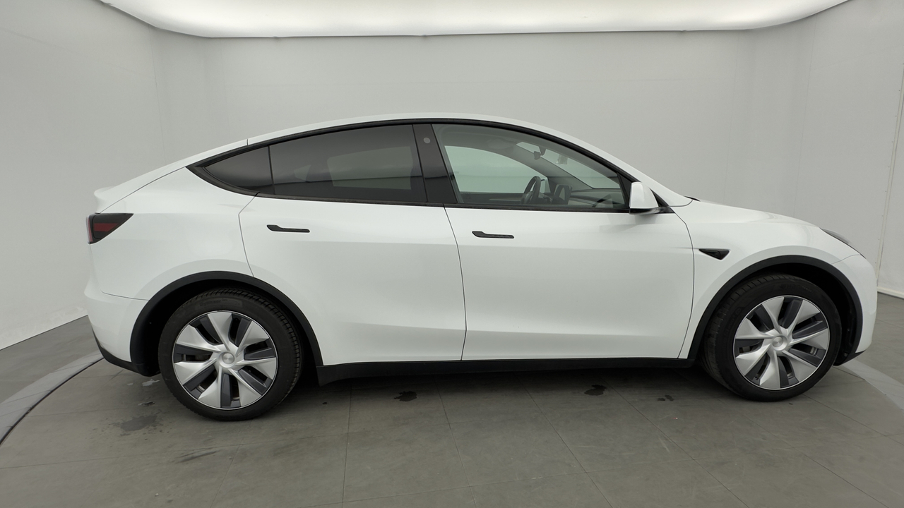 Tesla MODEL Y Standard RWD — photo 6