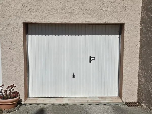 BOX - GARAGE SUR LES HAUTEUR DE BORMES-LES-MIMOSAS