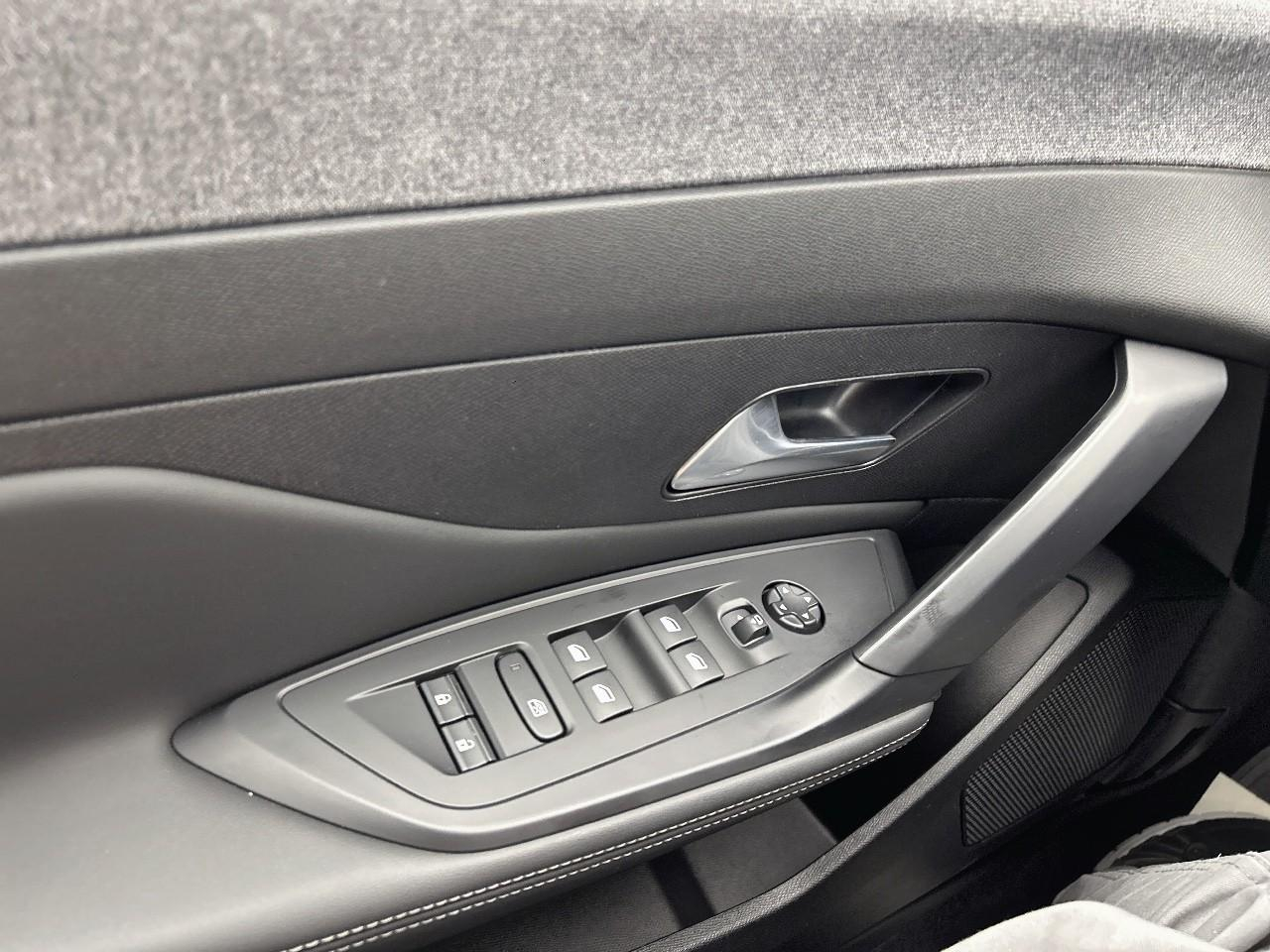 Peugeot 308 puretech 130ch s&s eat8 allure — photo 27