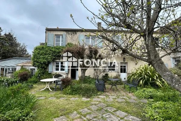 Maison 9 pièces 300 m²