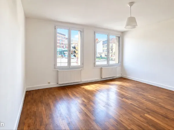 Grand T4 84M2 - 3 chambres- gare et centre à pied - garage