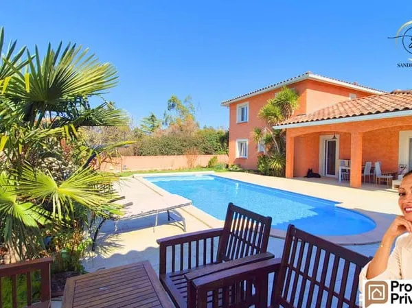 Villa 7 pièce(s) 121 m2 sur terrain de 890 m2 environs - piscine pool house - garage