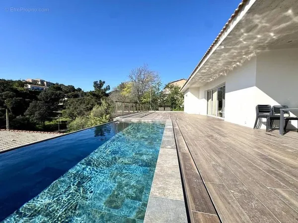 Villa d'Exception à Bastelicaccia Élégance & Modernité aux Portes d'Ajaccio
