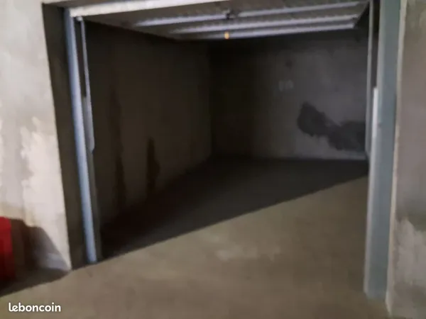 A vendre box/parking/entrepôt 14.40m2