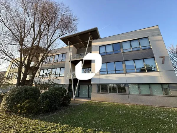 Bureau 865 m²