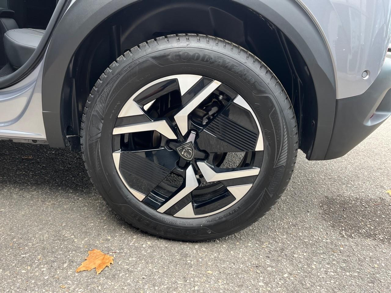 Peugeot 2008 hybrid 145 ch e-dcs6 gt — photo 11
