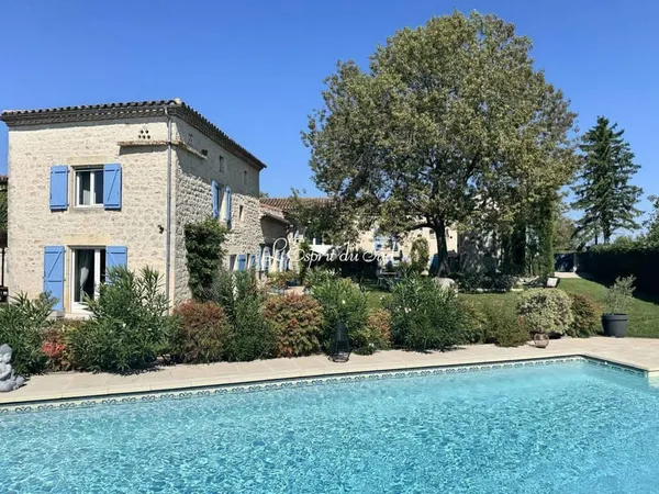 Maison 13 pièces 455 m²