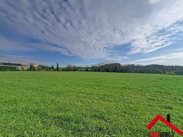 TERRAIN SUR SADROC