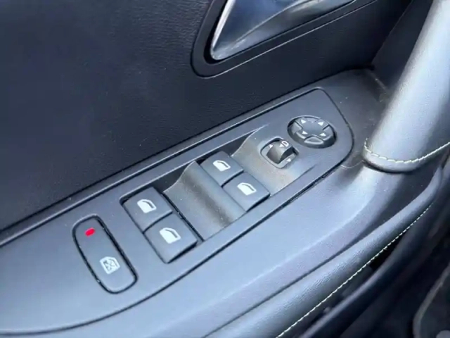 Peugeot 2008 electrique 136 ch — photo 27