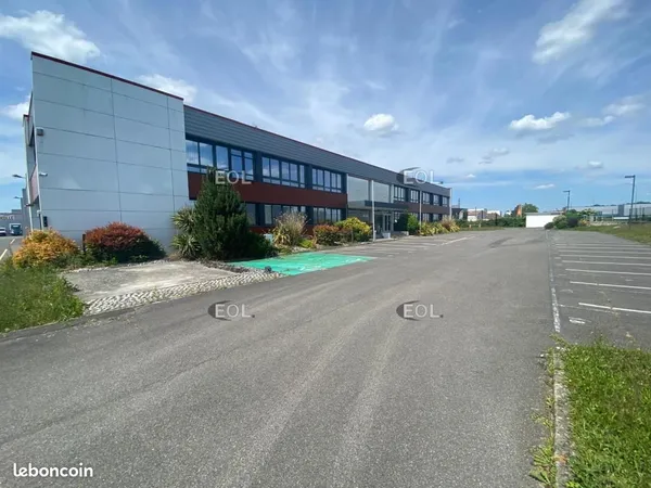 Local industriel 3 502 m²